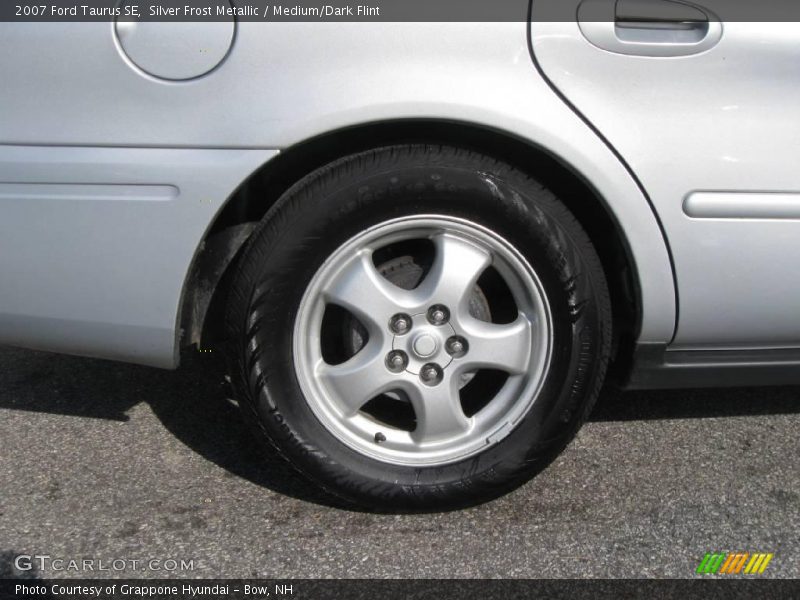 Silver Frost Metallic / Medium/Dark Flint 2007 Ford Taurus SE