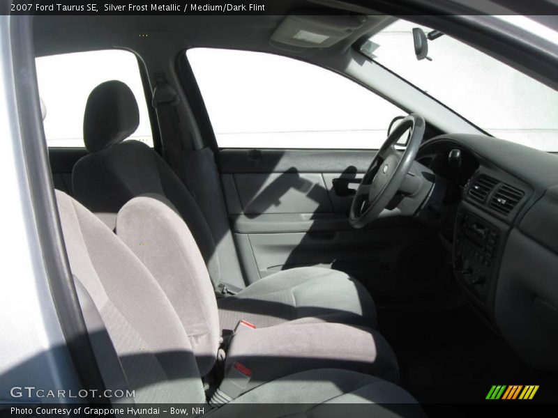 Silver Frost Metallic / Medium/Dark Flint 2007 Ford Taurus SE
