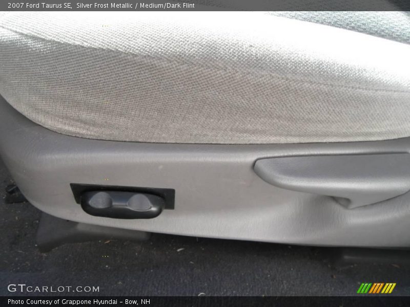 Silver Frost Metallic / Medium/Dark Flint 2007 Ford Taurus SE