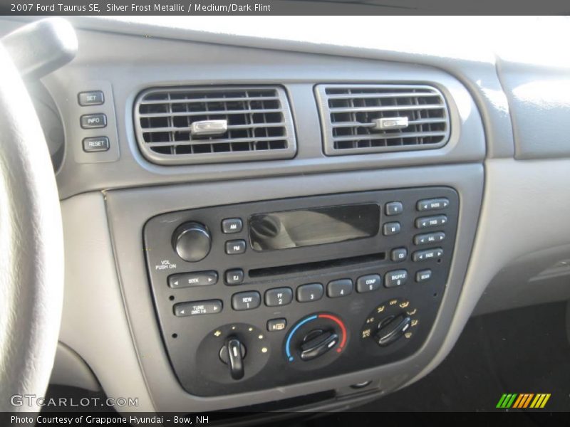 Silver Frost Metallic / Medium/Dark Flint 2007 Ford Taurus SE