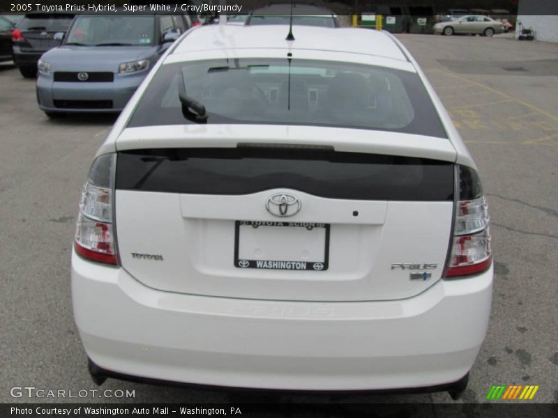 Super White / Gray/Burgundy 2005 Toyota Prius Hybrid