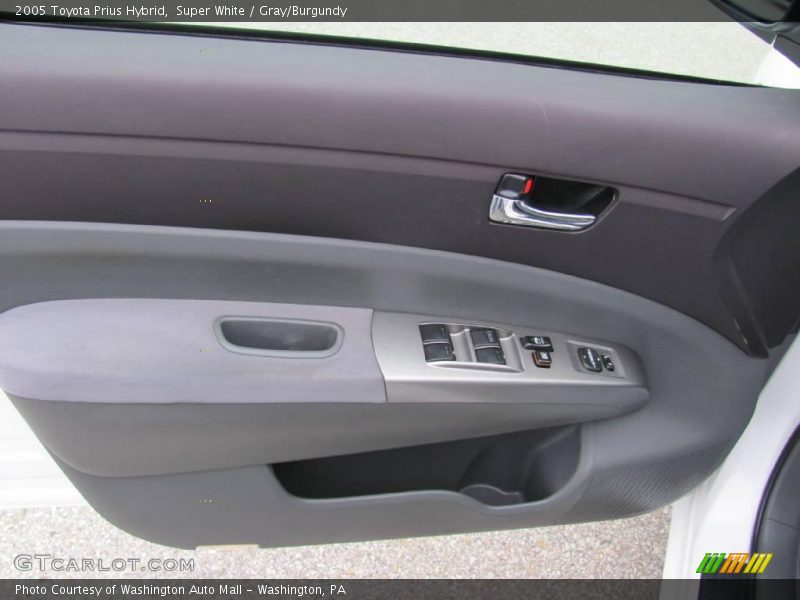 Super White / Gray/Burgundy 2005 Toyota Prius Hybrid