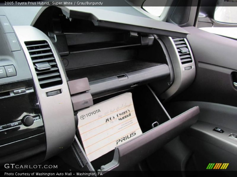 Super White / Gray/Burgundy 2005 Toyota Prius Hybrid