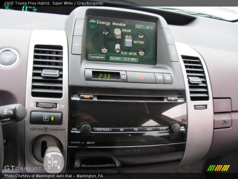 Super White / Gray/Burgundy 2005 Toyota Prius Hybrid