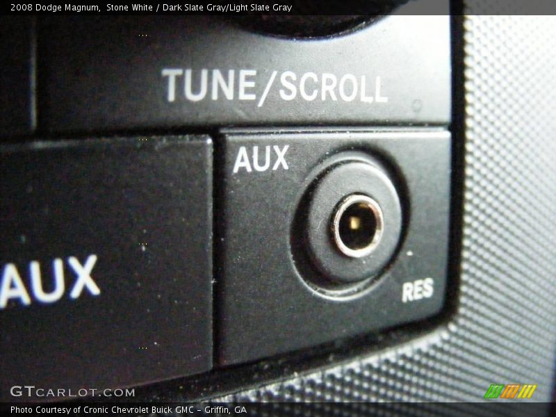 Stone White / Dark Slate Gray/Light Slate Gray 2008 Dodge Magnum