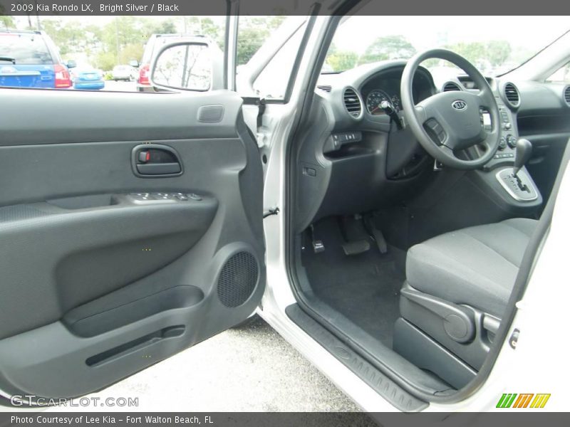 Bright Silver / Black 2009 Kia Rondo LX