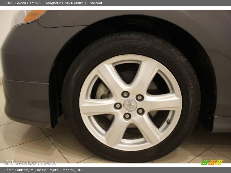 Magnetic Gray Metallic / Charcoal 2009 Toyota Camry SE
