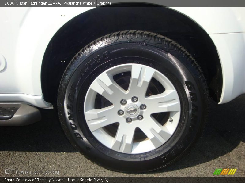 Avalanche White / Graphite 2006 Nissan Pathfinder LE 4x4