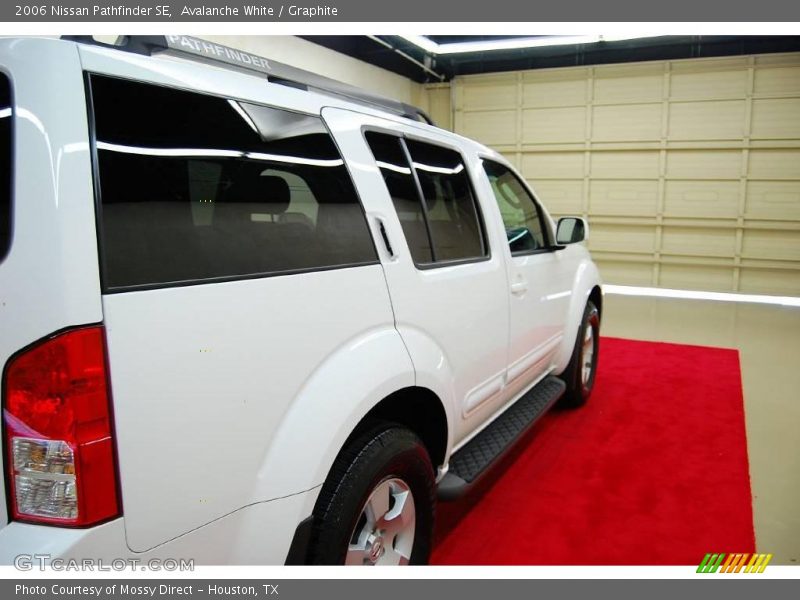Avalanche White / Graphite 2006 Nissan Pathfinder SE