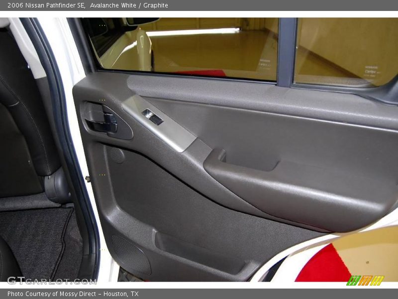 Avalanche White / Graphite 2006 Nissan Pathfinder SE