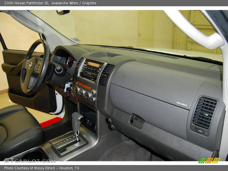 Avalanche White / Graphite 2006 Nissan Pathfinder SE