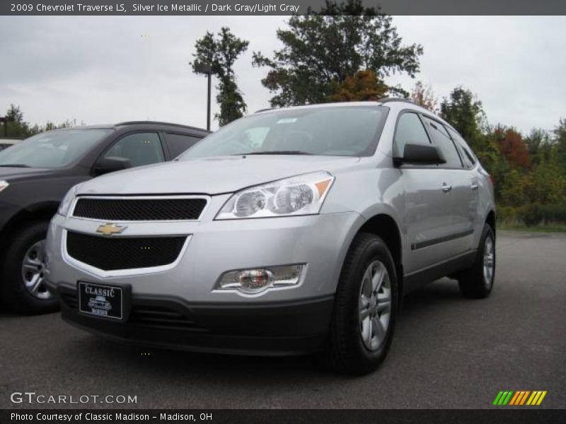 Silver Ice Metallic / Dark Gray/Light Gray 2009 Chevrolet Traverse LS
