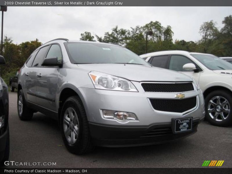 Silver Ice Metallic / Dark Gray/Light Gray 2009 Chevrolet Traverse LS