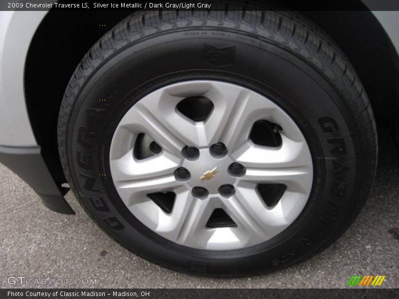 Silver Ice Metallic / Dark Gray/Light Gray 2009 Chevrolet Traverse LS