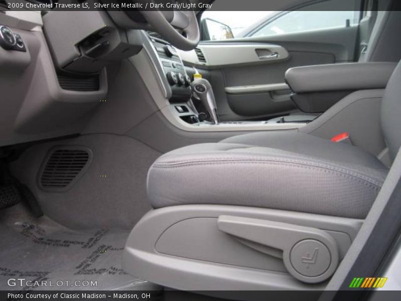 Silver Ice Metallic / Dark Gray/Light Gray 2009 Chevrolet Traverse LS