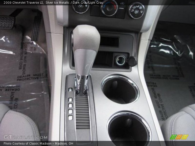 Silver Ice Metallic / Dark Gray/Light Gray 2009 Chevrolet Traverse LS