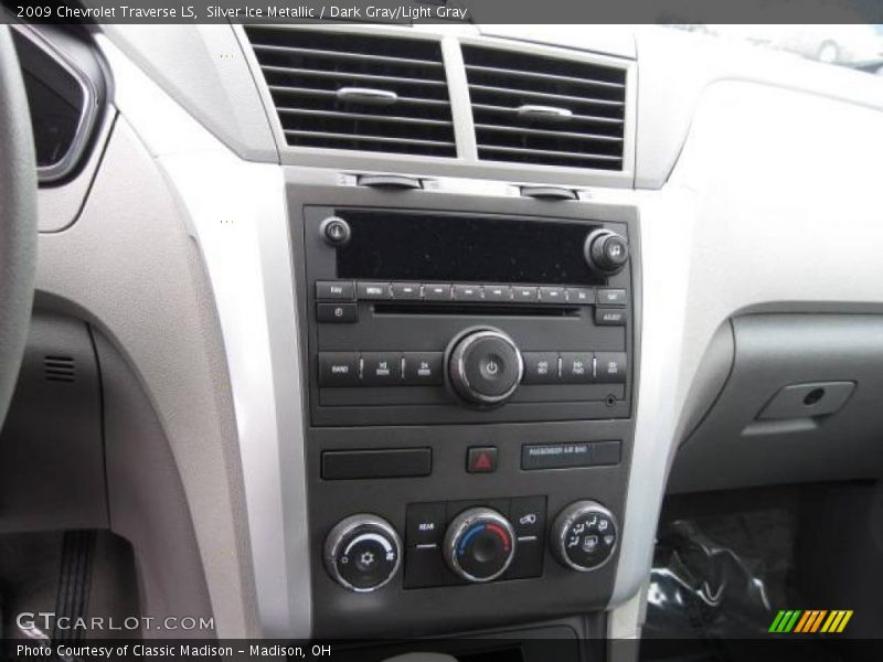 Silver Ice Metallic / Dark Gray/Light Gray 2009 Chevrolet Traverse LS