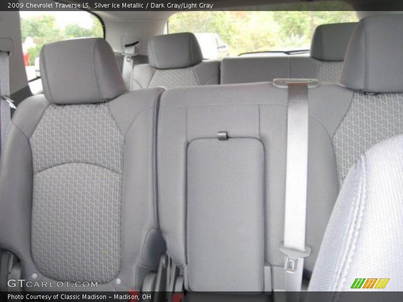 Silver Ice Metallic / Dark Gray/Light Gray 2009 Chevrolet Traverse LS