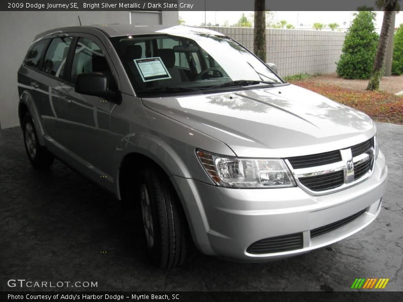 Bright Silver Metallic / Dark Slate Gray 2009 Dodge Journey SE