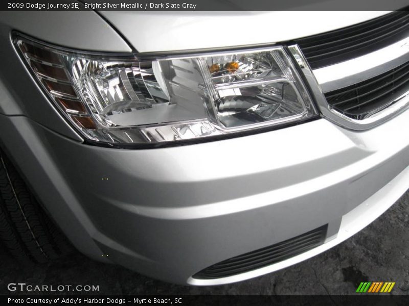 Bright Silver Metallic / Dark Slate Gray 2009 Dodge Journey SE