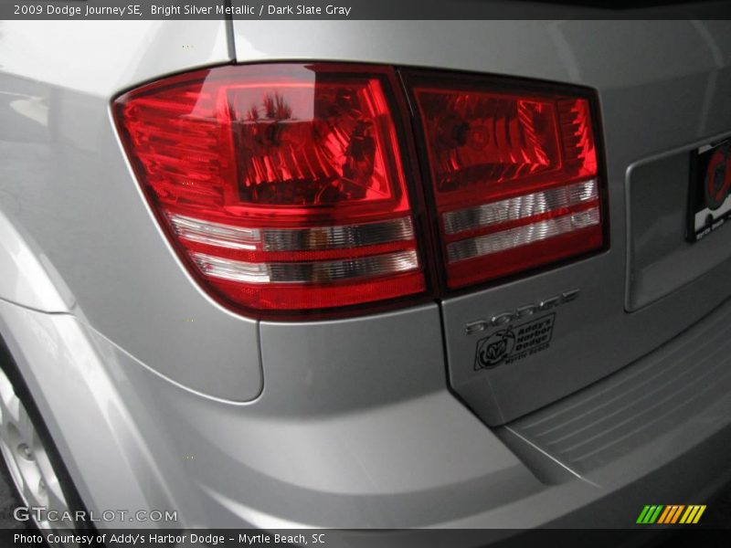 Bright Silver Metallic / Dark Slate Gray 2009 Dodge Journey SE
