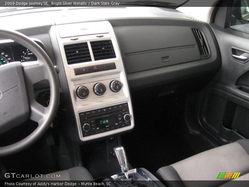 Bright Silver Metallic / Dark Slate Gray 2009 Dodge Journey SE