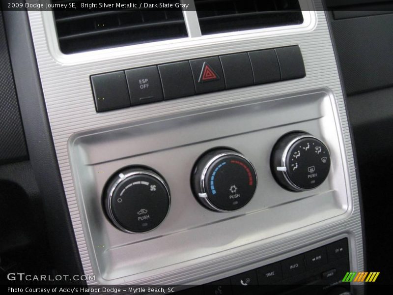 Bright Silver Metallic / Dark Slate Gray 2009 Dodge Journey SE