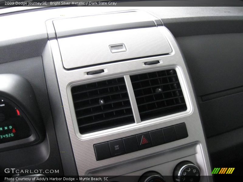 Bright Silver Metallic / Dark Slate Gray 2009 Dodge Journey SE