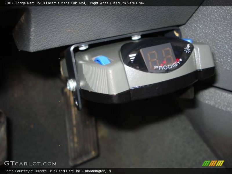 Bright White / Medium Slate Gray 2007 Dodge Ram 3500 Laramie Mega Cab 4x4