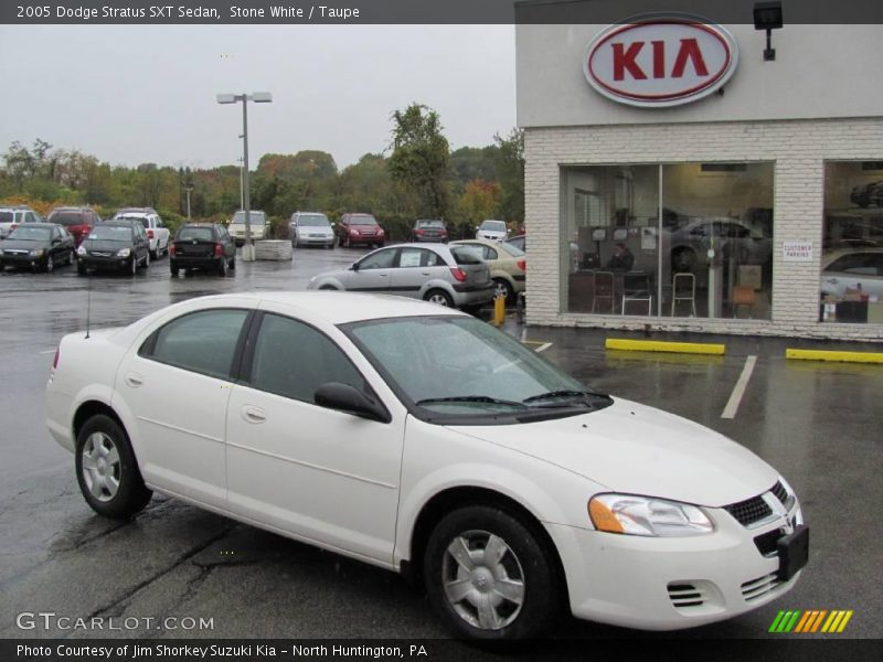 Stone White / Taupe 2005 Dodge Stratus SXT Sedan