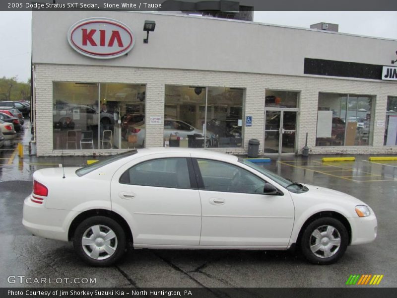 Stone White / Taupe 2005 Dodge Stratus SXT Sedan