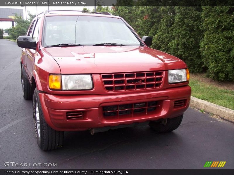 Radiant Red / Gray 1999 Isuzu Rodeo LS 4WD