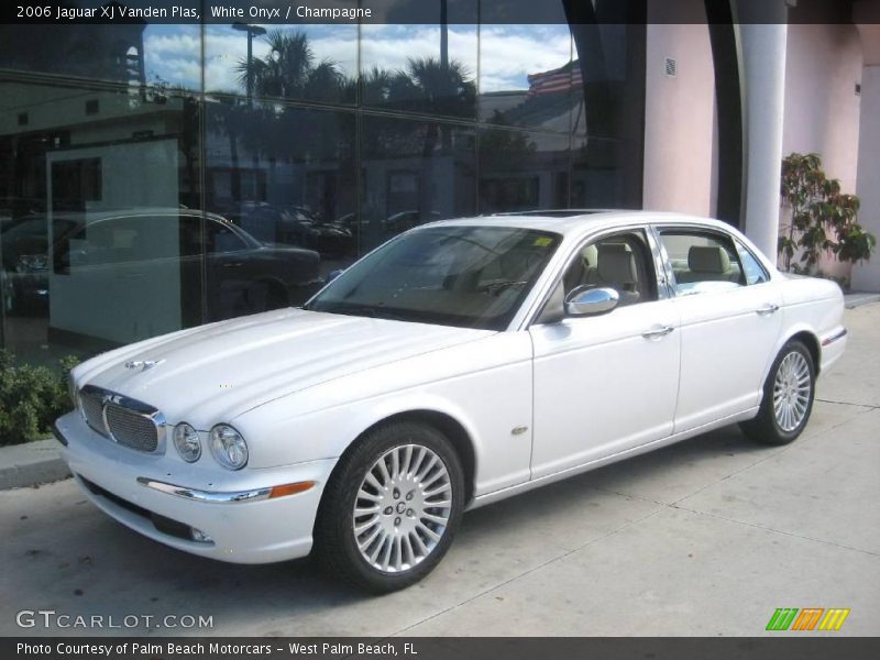 White Onyx / Champagne 2006 Jaguar XJ Vanden Plas