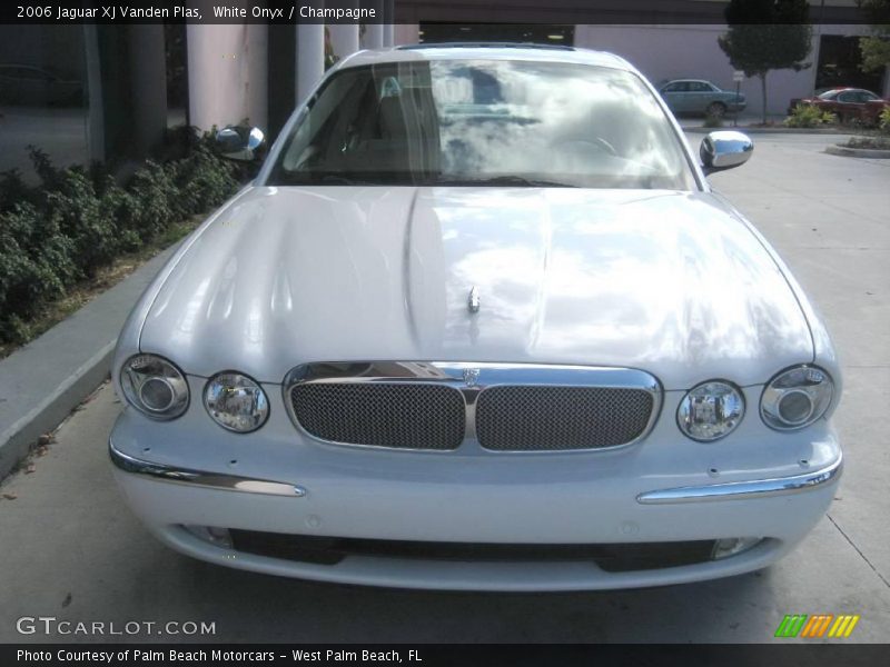 White Onyx / Champagne 2006 Jaguar XJ Vanden Plas