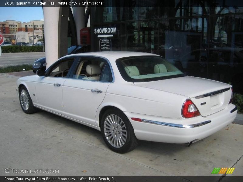 White Onyx / Champagne 2006 Jaguar XJ Vanden Plas