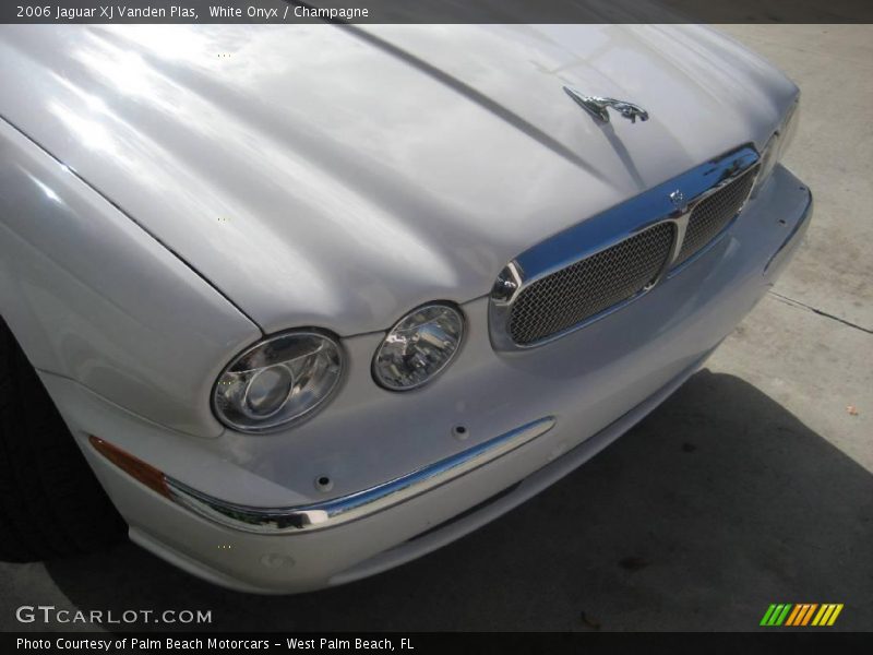 White Onyx / Champagne 2006 Jaguar XJ Vanden Plas