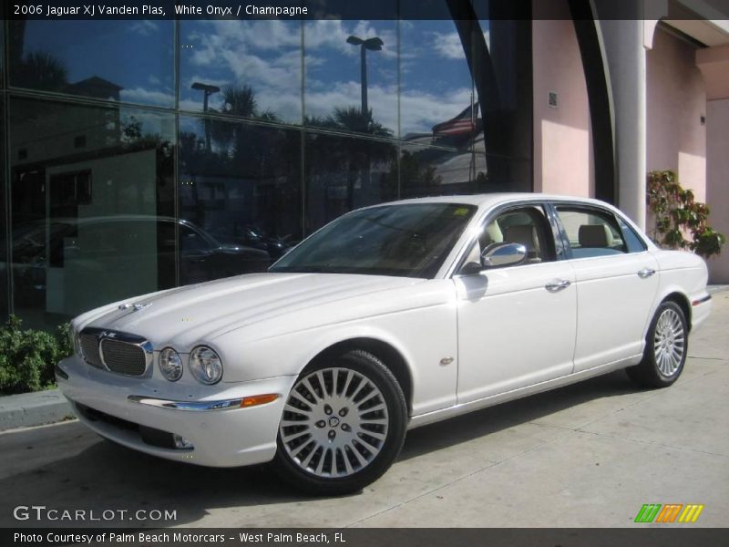 White Onyx / Champagne 2006 Jaguar XJ Vanden Plas