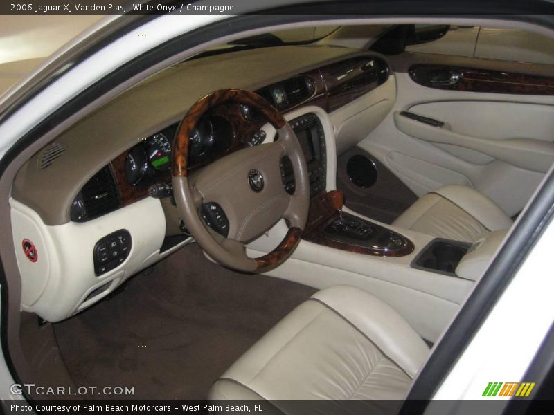 White Onyx / Champagne 2006 Jaguar XJ Vanden Plas