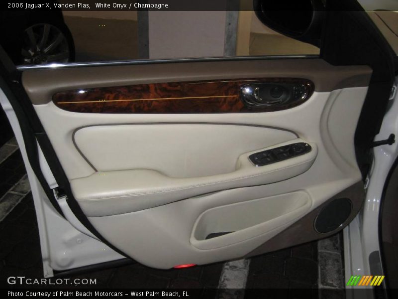 White Onyx / Champagne 2006 Jaguar XJ Vanden Plas