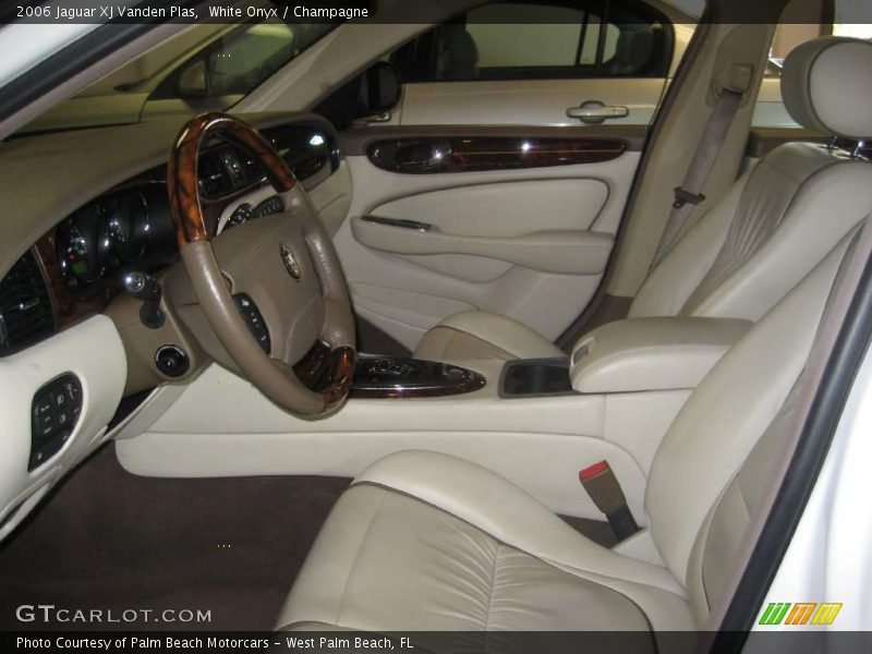 White Onyx / Champagne 2006 Jaguar XJ Vanden Plas