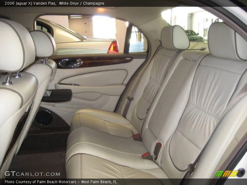 White Onyx / Champagne 2006 Jaguar XJ Vanden Plas