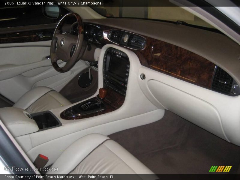 White Onyx / Champagne 2006 Jaguar XJ Vanden Plas