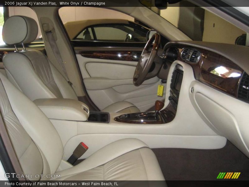 White Onyx / Champagne 2006 Jaguar XJ Vanden Plas