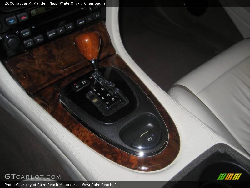 White Onyx / Champagne 2006 Jaguar XJ Vanden Plas