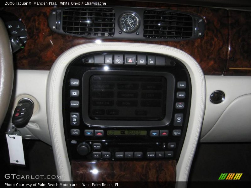 White Onyx / Champagne 2006 Jaguar XJ Vanden Plas