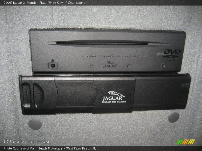 White Onyx / Champagne 2006 Jaguar XJ Vanden Plas