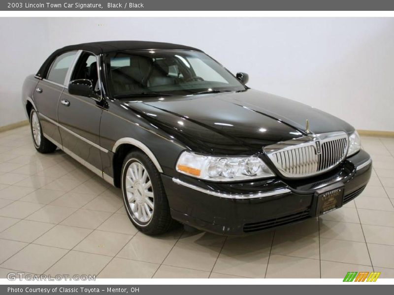 Black / Black 2003 Lincoln Town Car Signature
