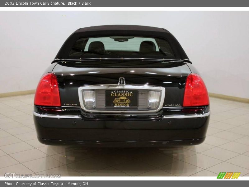 Black / Black 2003 Lincoln Town Car Signature