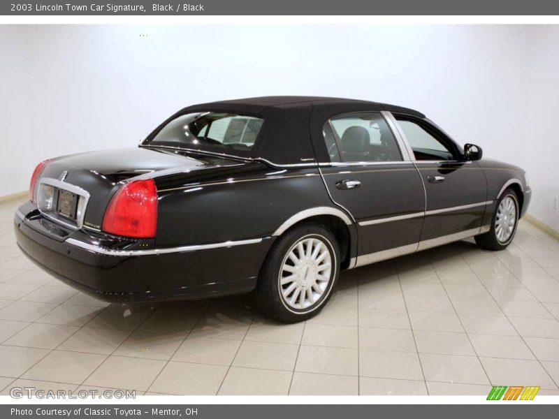 Black / Black 2003 Lincoln Town Car Signature