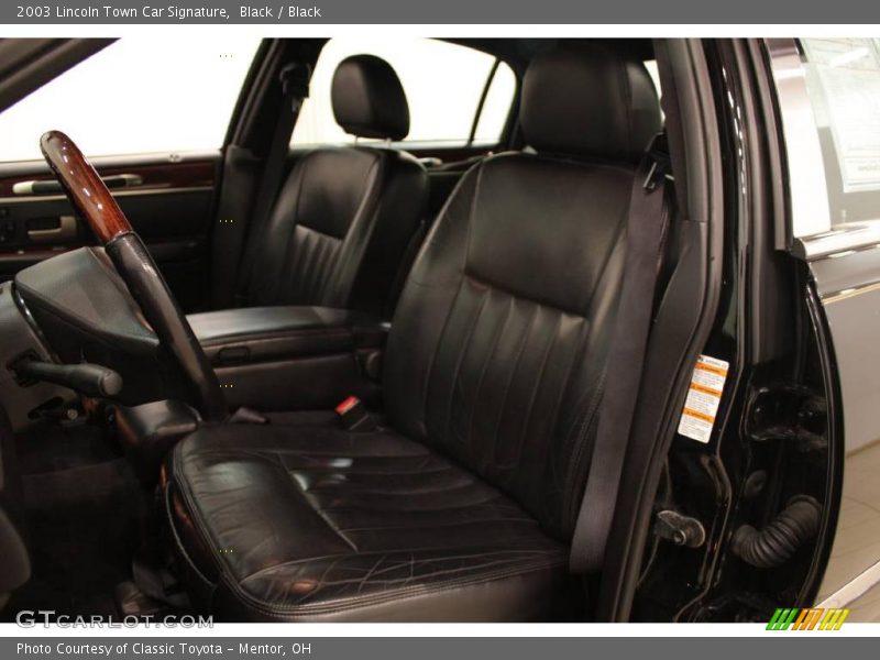 Black / Black 2003 Lincoln Town Car Signature